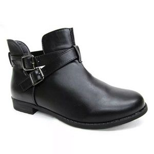 NIB Black Faux Leather Ankle Boots Criss Cross Buckle Straps Open Ankle sz 5.5